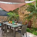 Stylish With Large Patio & Pool