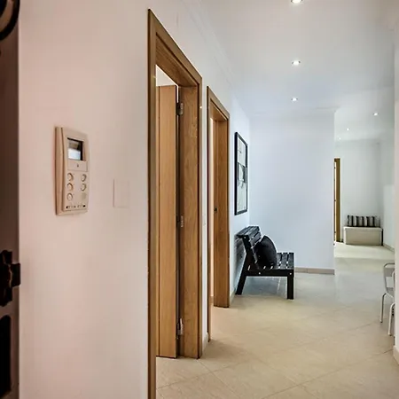 Stylish With Large Patio & Pool