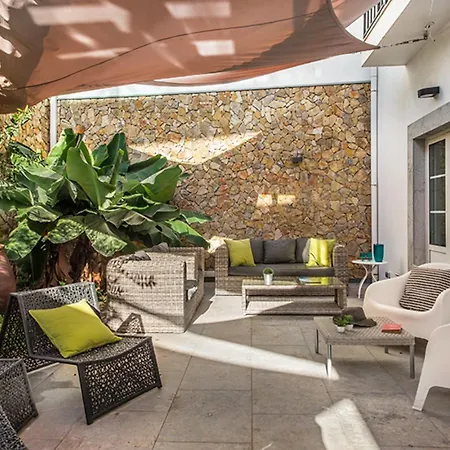 Stylish With Large Patio & Pool Appartement *