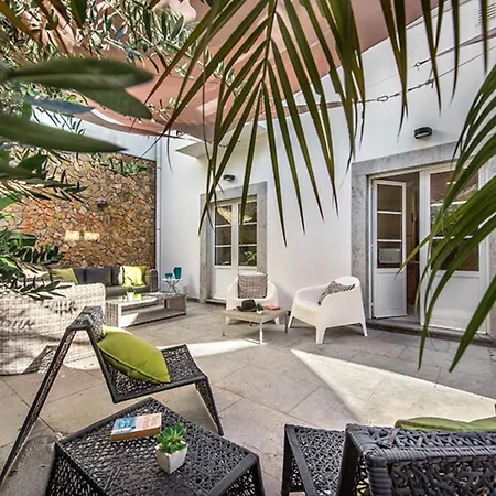 Stylish With Large Patio & Pool *