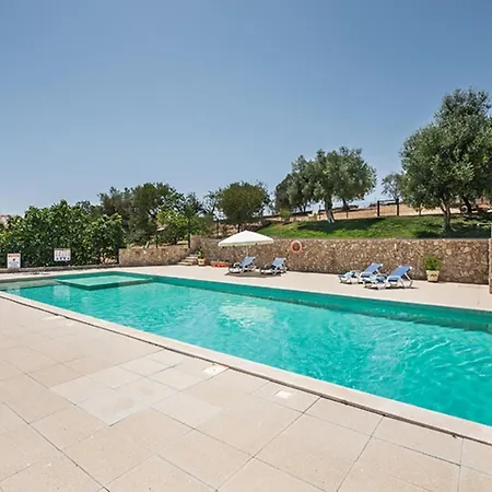 Stylish With Large Patio & Pool