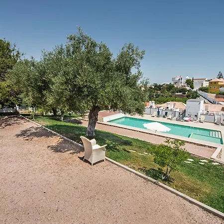 Stylish With Large Patio & Pool Apartament *