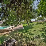 Apartment Stylish With Large Patio & Pool *