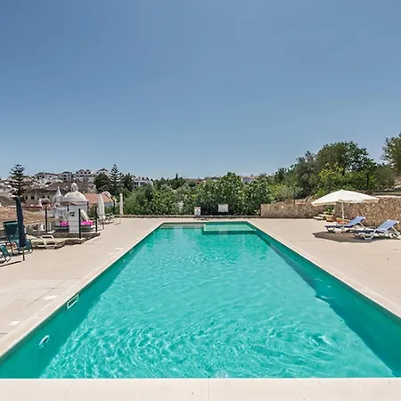 Stylish With Large Patio & Pool *